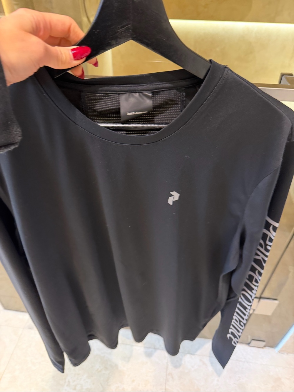 Men’s Black Long-Sleeve Performance Shirt - Peak Performance